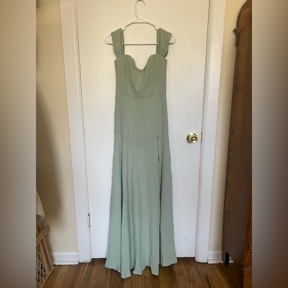 Gorgeous Hello Molly size small sage maxi dress - Picture 5 of 6